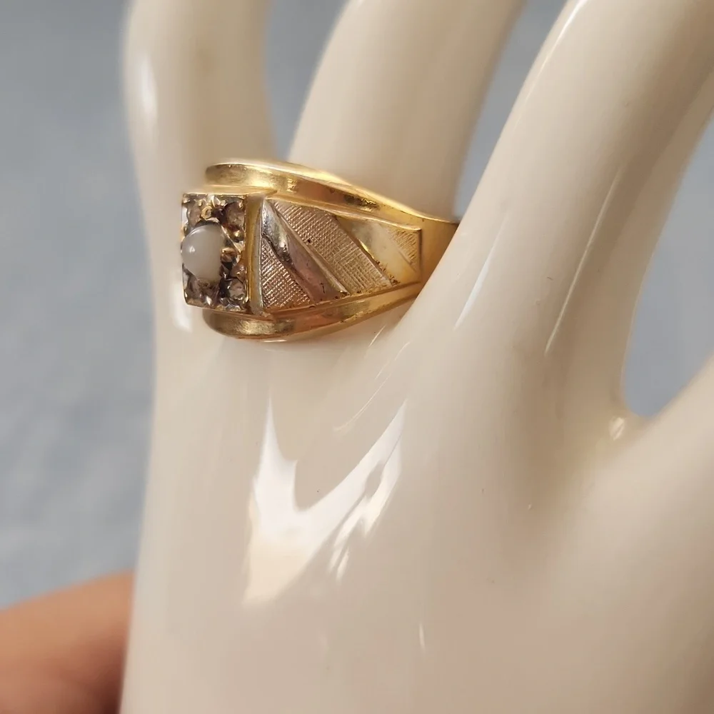 Vintage Mens Signet Ring - Picture 2 of 5